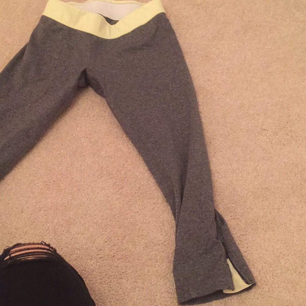 Lightly worn lululemon crop leggings